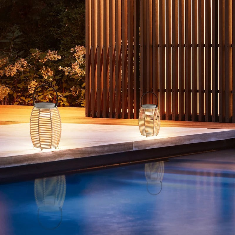 Lampe Solaire d'Extérieur Élégante et Durable avec Recharge USB – Luminara